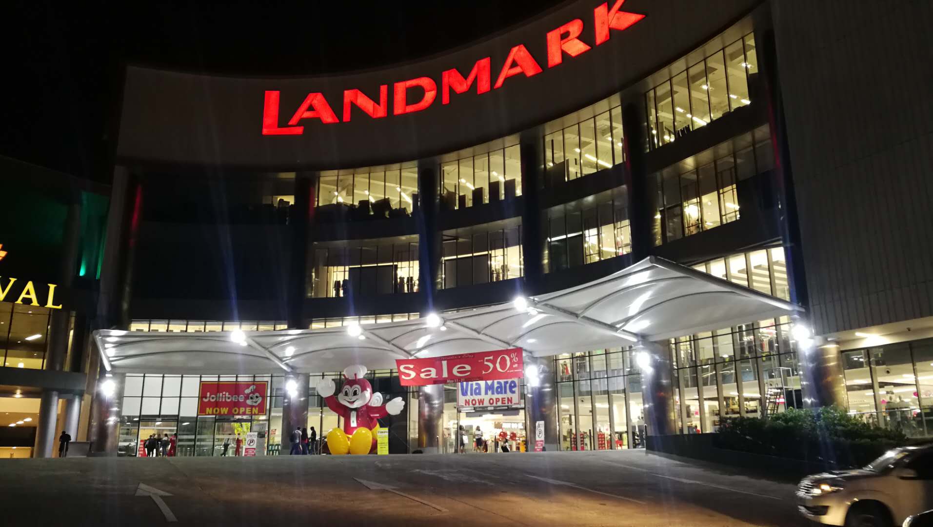 Shopping mall sunshade membrane structure - Image 3