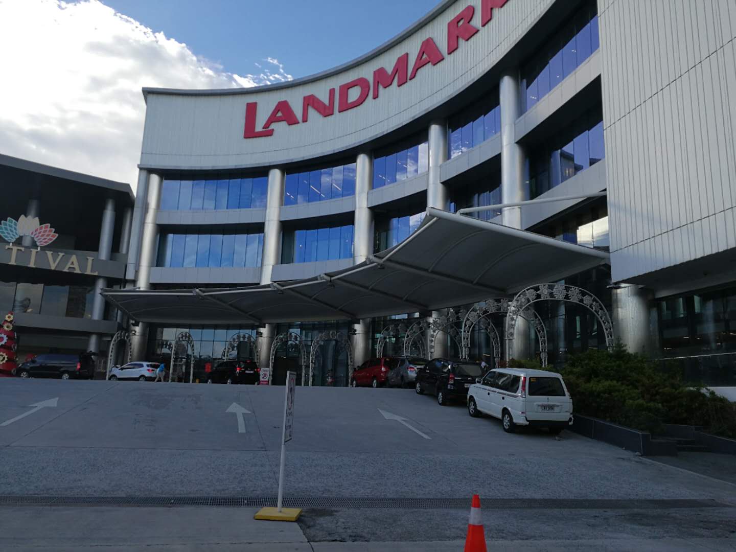 Shopping mall sunshade membrane structure - Image 2