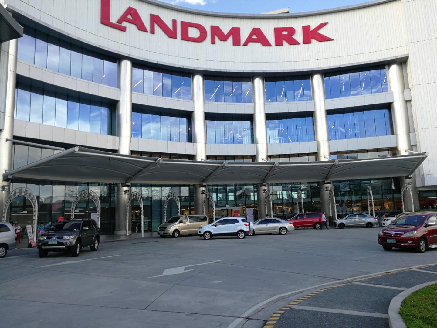 Shopping mall sunshade membrane structure
